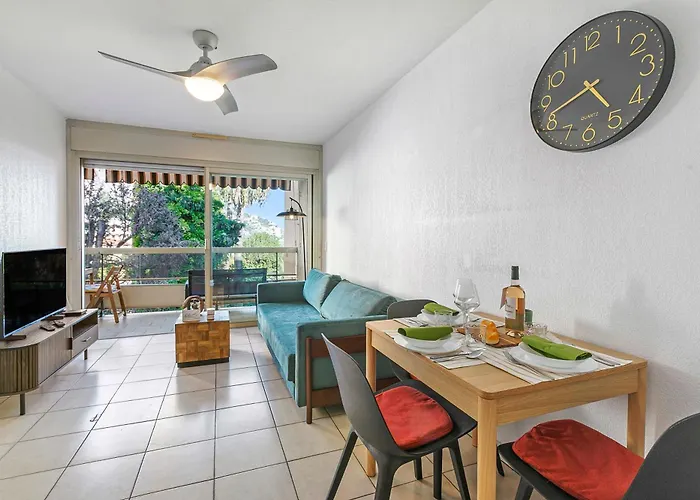 Porte De France - Happy * مينتون