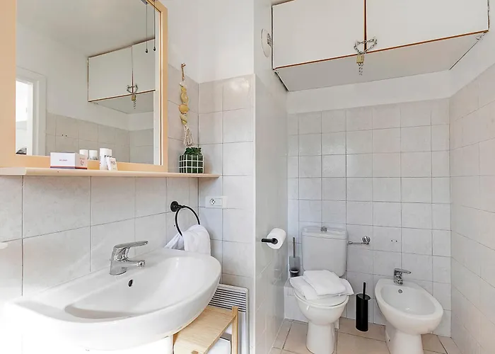 Porte De France - Happy * مينتون