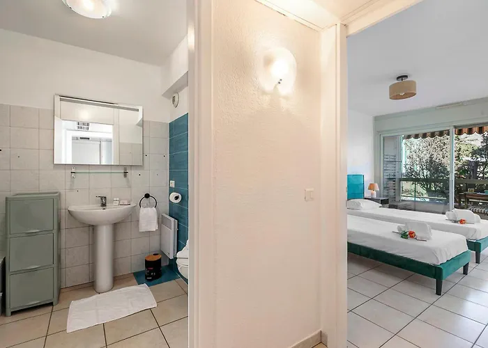 Porte De France - Happy