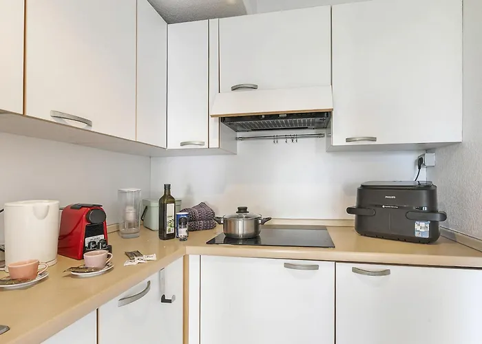 Porte De France - Happy